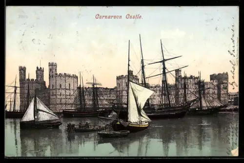 AK Carnarvon, Segelboote im Hafen vor der Burg