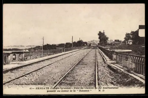 AK Hendaye /Basses-Pyrénées, Pont du Chemin de fer international passant au-dessus de la Bidassoa