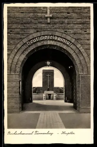 AK Tannenberg, Reichsehrendenkmal, Partie am Haupttor
