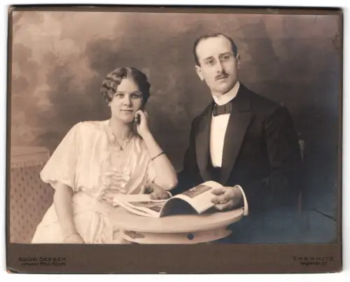 Fotografie Guido Seeber, Chemnitz, Theaterstr. 22, Elegantes Paar am Tisch