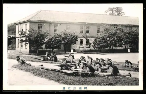 AK Japanische Soldaten bei der Ausbildung mit Maschinengewehr