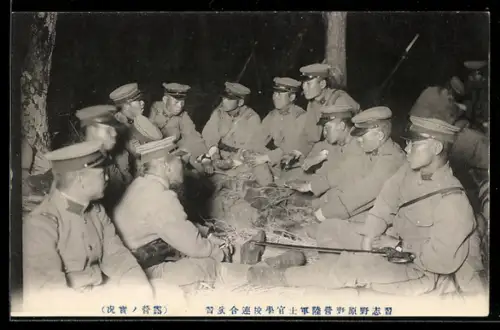 AK Japanische Soldaten nachts bei einer Marschpause