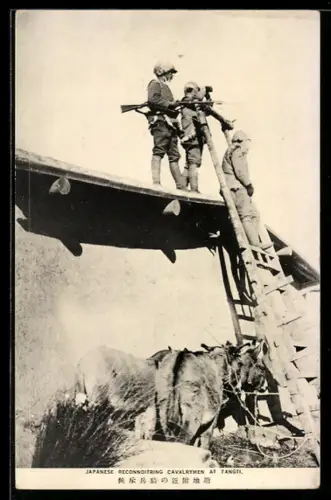 AK Japanische Soldaten auf Beobachtungsposten auf einem Hausdach in China