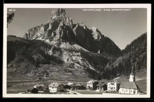 AK Corvara, Vista del Sassongher e del villaggio alpino con chiesa