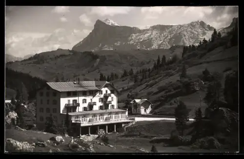 AK Passo di Campolongo, Vista sull`albergo Boe e montagne circostanti