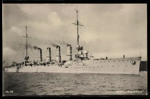 AK Kleiner Kreuzer S.M.S. Magdeburg in Küstennähe, Kriegsschiff