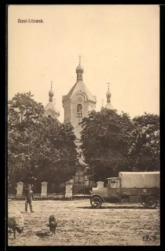 AK Brest-Litowsk, Kirche, Lkw und Fussgänger