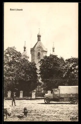 AK Brest-Litowsk, Kirche mit Lastwagen im Vordergrund