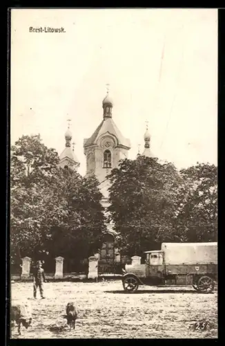 AK Brest-Litowsk, Orthodoxe Kirche, Lastwagen im Vordergrund