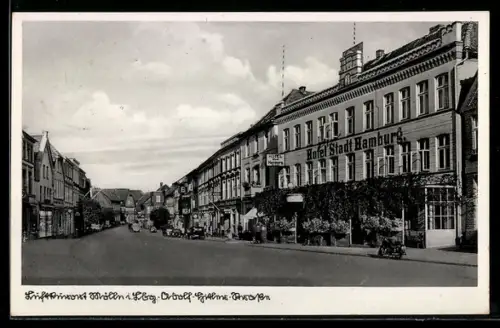 AK Mölln i. Lbg., Strasse mit Hotel Stadt Hamburg