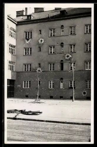 AK Wien, Goethehof, Hausfassade mit Einschusslöchern
