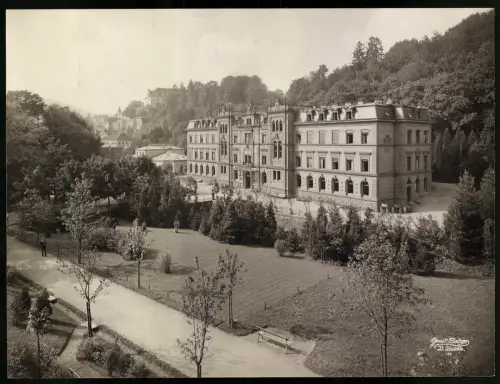Fotografie Gust. Salzer, Baden-Baden, Ansicht Baden-Baden, Blick zum Landesbad, Grossformat 28 x 22cm