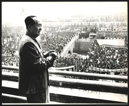 Fotografie Ehemaliger Staatspräsident der Volksrepublik China Mao Tse-Tung in Beijing im Jahr 1965, Grossformat 25 x 21cm