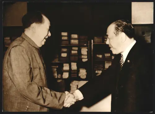 Fotografie Ehemaliger Staatspräsident der Volksrepublik China Mao Tse-Tung mit Japans Premierminister Kakuei Tanaka 1972
