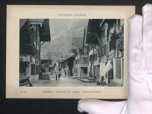 Fototypie unbekannter Fotograf, Ansicht Brienz, Intérieur de village, Blick in die Hauptstrasse