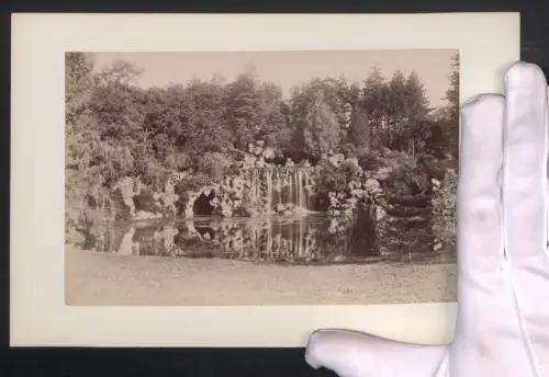 Fotografie unbekannter Fotograf, Ansicht Paris, Bois de Boulogne, La Cascade, Grossformat 16 x 25cm