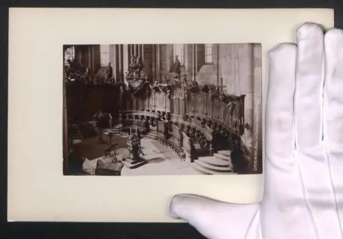 Fotografie unbekannter Fotograf, Ansicht Mainz, Chorstühle im Mainzer Dom, Grossformat 16 x 25cm