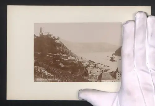 Fotografie unbekannter Fotograf, Ansicht Caub, Burg Gutenfels mit Flusspartie, Grossformat 16 x 25cm