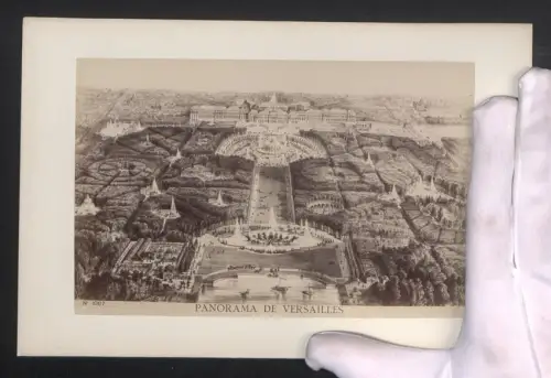 Fotografie unbekannter Fotograf, Ansicht Versailles, Panoramaansicht der Schlossanlage mit dem Garten, 16 x 25cm