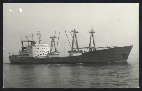 Fotografie Chinesisches Frachtschiff Yumen in Fahrt