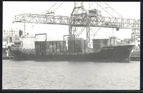 Fotografie Sowjetisches Containerschiff Kapitan Tomson im Hafen beim Löschen der Ladung