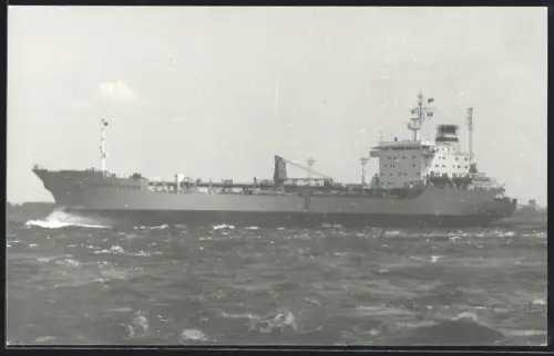 Fotografie Sowjetisches Frachtschiff Dmitriy Medvedyev in voller Fahrt in schwerer See