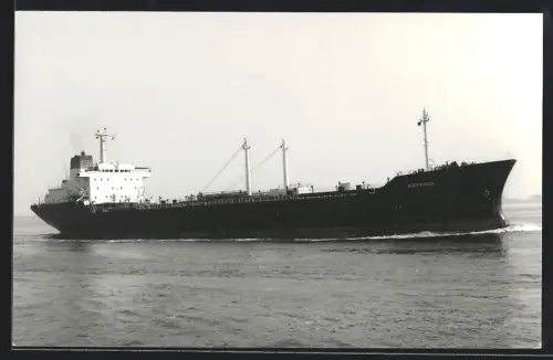 Fotografie Sowjetisches Frachtschiff Dzerzhinsk in Ballast einen westdeutschen Hafen ansteuernd