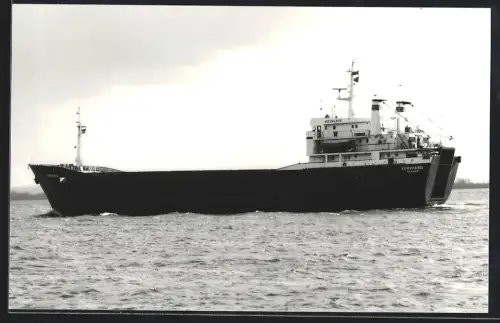 Fotografie Sowjetisches Frachtschiff Heinlaid aus Tallinn mit Heckladerampe