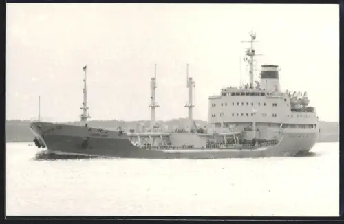 Fotografie Sowjetisches Tankschiff Fridrikh Tsander tief beladen in Fahrt
