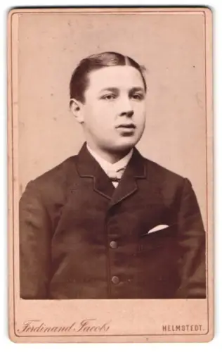 Fotografie Ferdinand Jacobs, Helmstedt, Kybitzstrasse 53, Porträt eines jungen Mannes