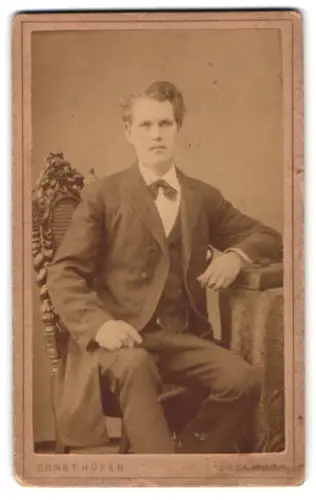 Fotografie Ernst Höfer, Berlin, Blumenstrasse 45, Porträt eines Mannes