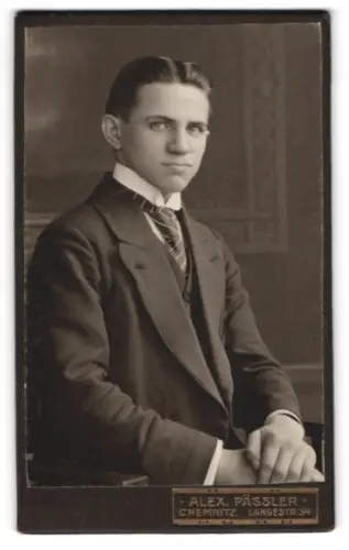Fotografie Alex. Pässler, Chemnitz, Langestr. 34, Porträt eines jungen Mannes