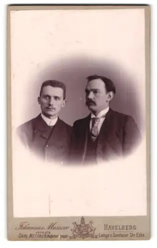 Fotografie Johannes Messon, Havelberg, Ecke Lange u. Sandauer Strasse, Zwei Herren im Porträt