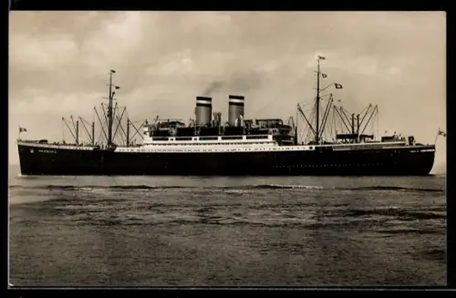 AK Passagierschiff Hamburg der Hamburg-Amerika Linie querab von Backbord