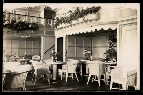 Foto-AK Passagierschiff Albert Ballin der Hamburg-Amerika Linie, Laube 1. Klasse