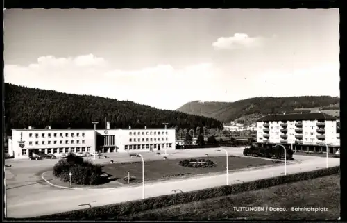 AK Tuttlingen /Donau, Partie am Bahnhofsplatz