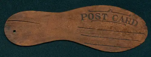 Leder-AK In Form einer Schuhsohle mit einem Autofahrer