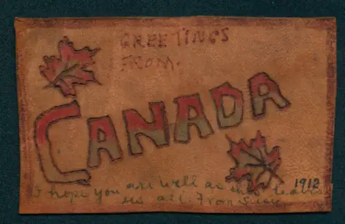 Leder-AK Canada mit Ahornblättern und roten und grünen Farbakzenten