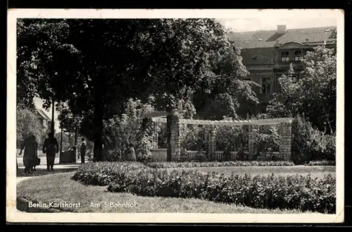 AK Berlin-Karlshorst, Am S-Bahnhof