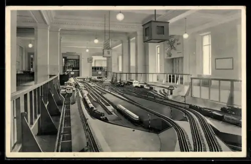 AK Berlin, Verkehrs- und Baumuseum, Modellbahnhof Museum, Personenbahnhof