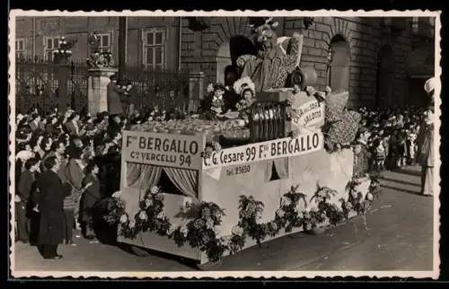 AK Fasching, Festwagen mit einer Kuh auf einem Sessel