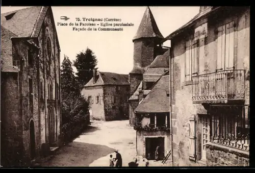 AK Treignac /Corrèze, Place de la Paroisse, Eglise paroissiale, Facade de la Communauté