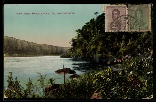 AK Paredones, Rio Iguazú, Flussufer mit üppiger Vegetation
