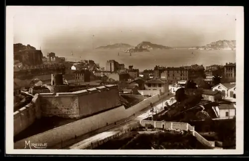 AK Marseille, Le Fort Saint-Jean et les Iles