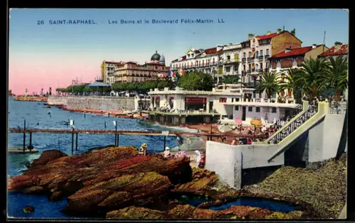 AK Saint-Raphael, Les Bains et le Boulevard Félix-Martin