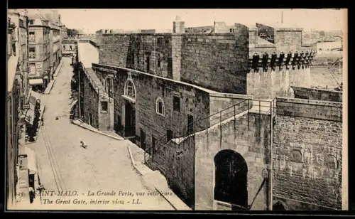 AK Saint-Malo, La Grande Porte, vue intérieure