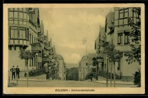 AK Eisleben, Schönerstedtstrasse mit Fernblick, von einer Kreuzung aus gesehen