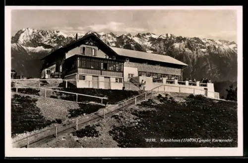 AK Wankhaus, Aussenansicht der Berghütte gegen Karwendel