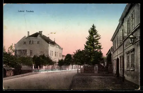 AK Tousen, auf einer Strasse im Ort