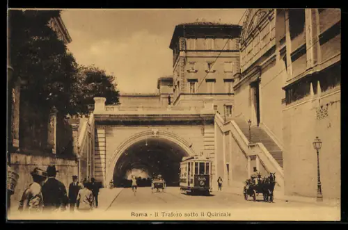 AK Roma, Strassenbahn, Kutschen und Radfahrer beim Tunnel im Quirinal